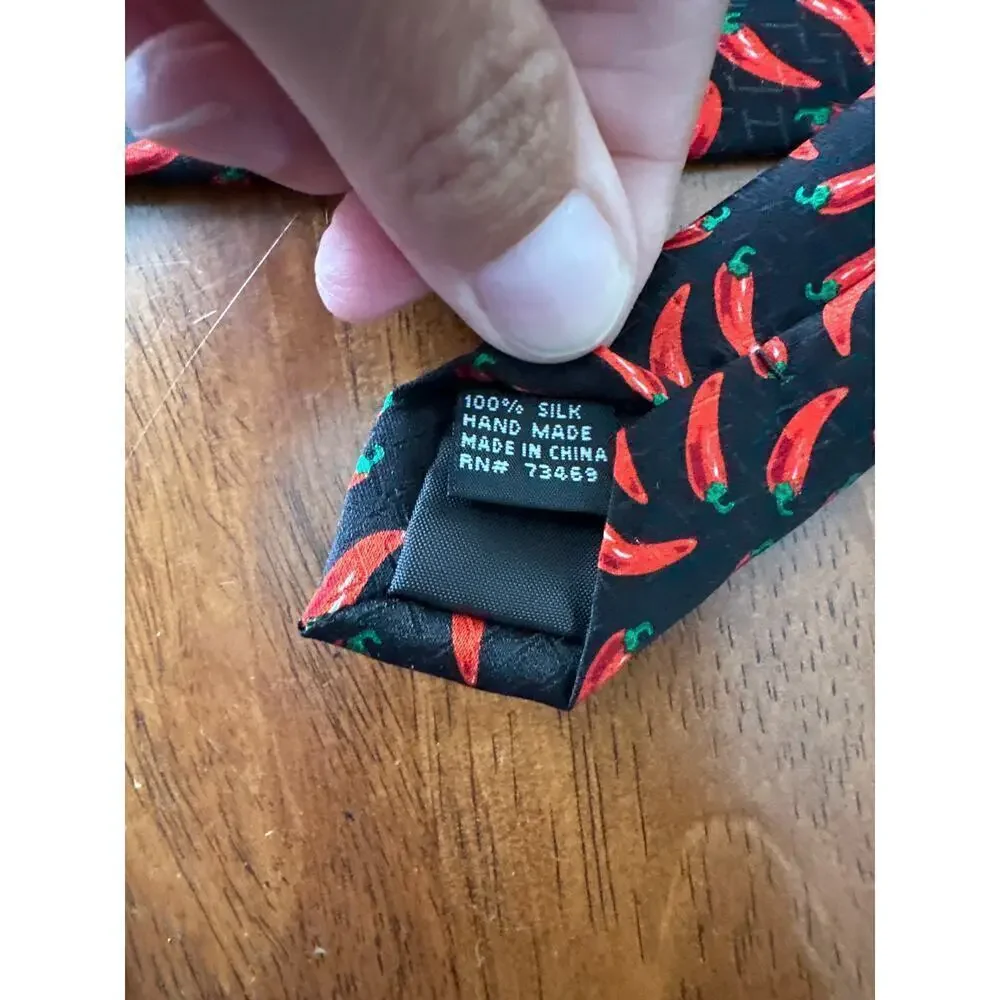 Vintage LOONEY TUNES TASMANIAN DEVIL 100% Silk Tie